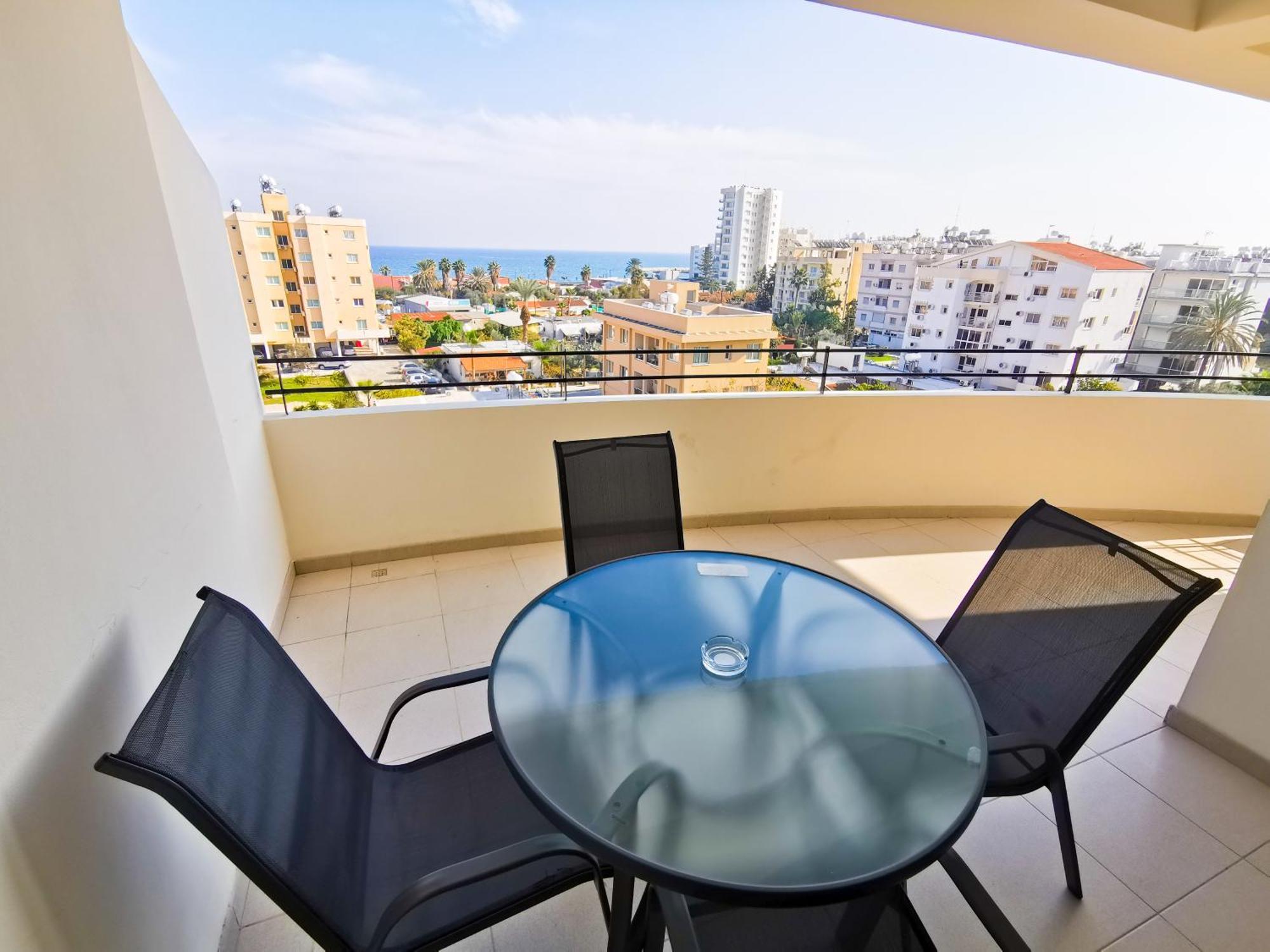 License To Chill Apartment Ларнака Экстерьер фото